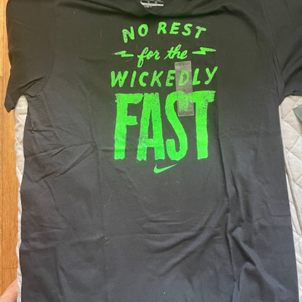 BRAND NEW NIKE ACTIVE TEE